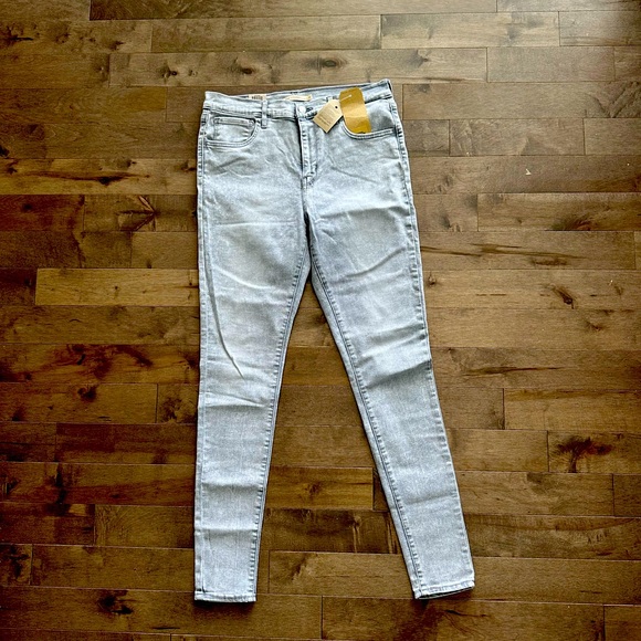 NWT Levi's Gray 720 high-rise super Skinny Jeans - size 31x32 - Picture 1 of 6
